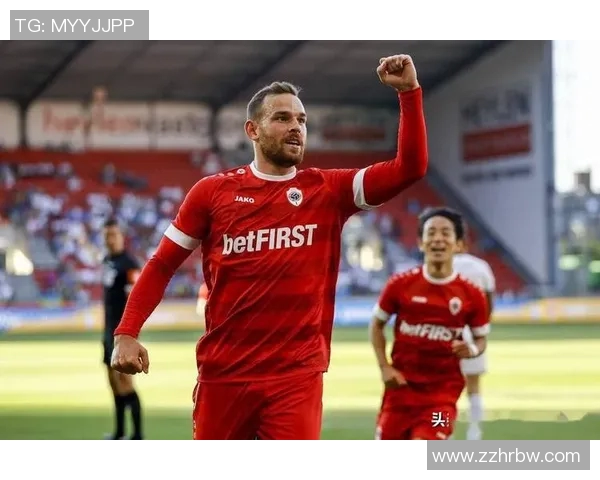 安特卫普与欧本的精彩对决揭示了足球战术与团队合作的重要性