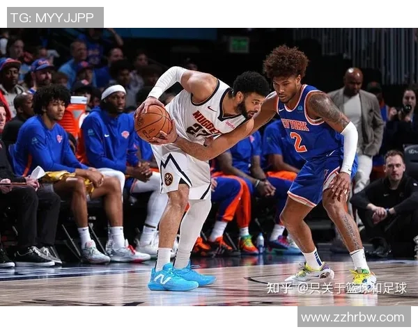 掘金与尼克斯激烈对抗赛场群殴引发球迷热议与争论 掘金与尼克斯激烈对抗赛场群殴引发球迷热议与争论