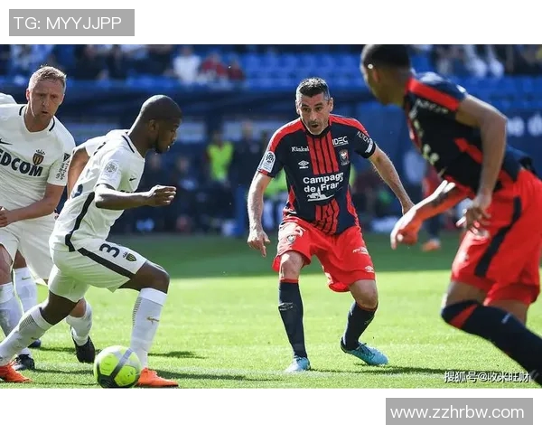 法乙精彩对决朗斯迎战索肖争夺三分荣耀之战