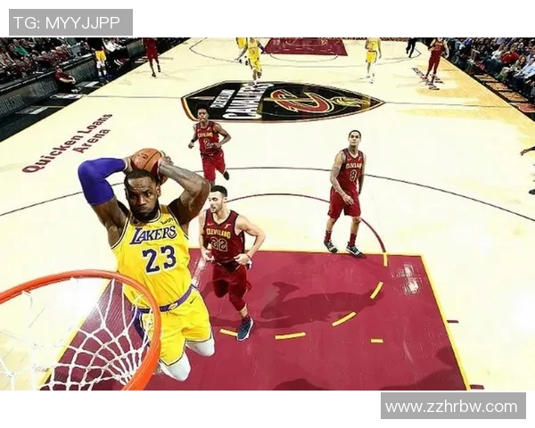 詹姆斯在湖人对热火的精彩扣篮瞬间引发全场欢呼与热烈讨论 詹姆斯在湖人对热火的精彩扣篮瞬间引发全场欢呼与热烈讨论